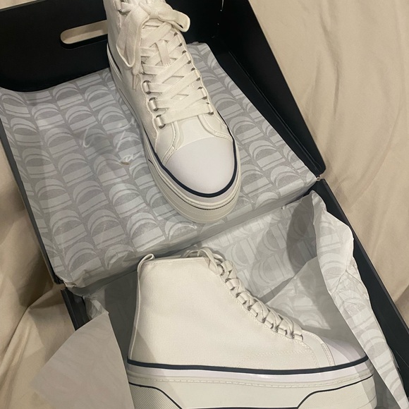 D’Amelio white shoes - Picture 1 of 6